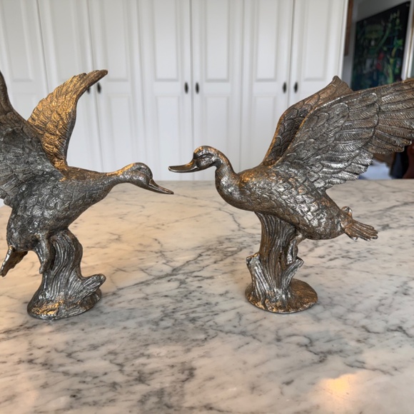 Vintage pair silver plated mallard duck figurines in flight. 1970s Italian - Picture 4 of 13